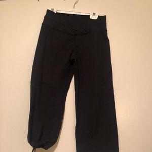 Lululemon capris with option draw string at knee